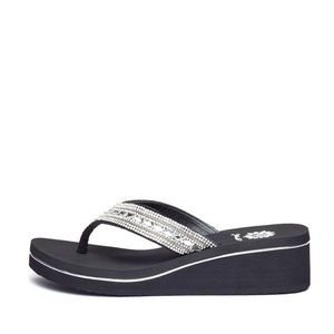 YELLOW BOX FLIP FLOPS MARCY COLOR CLEAR NEW IN BOX MEDIUM WIDTH